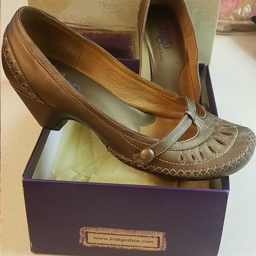 Shoes - Picture 2 of 3